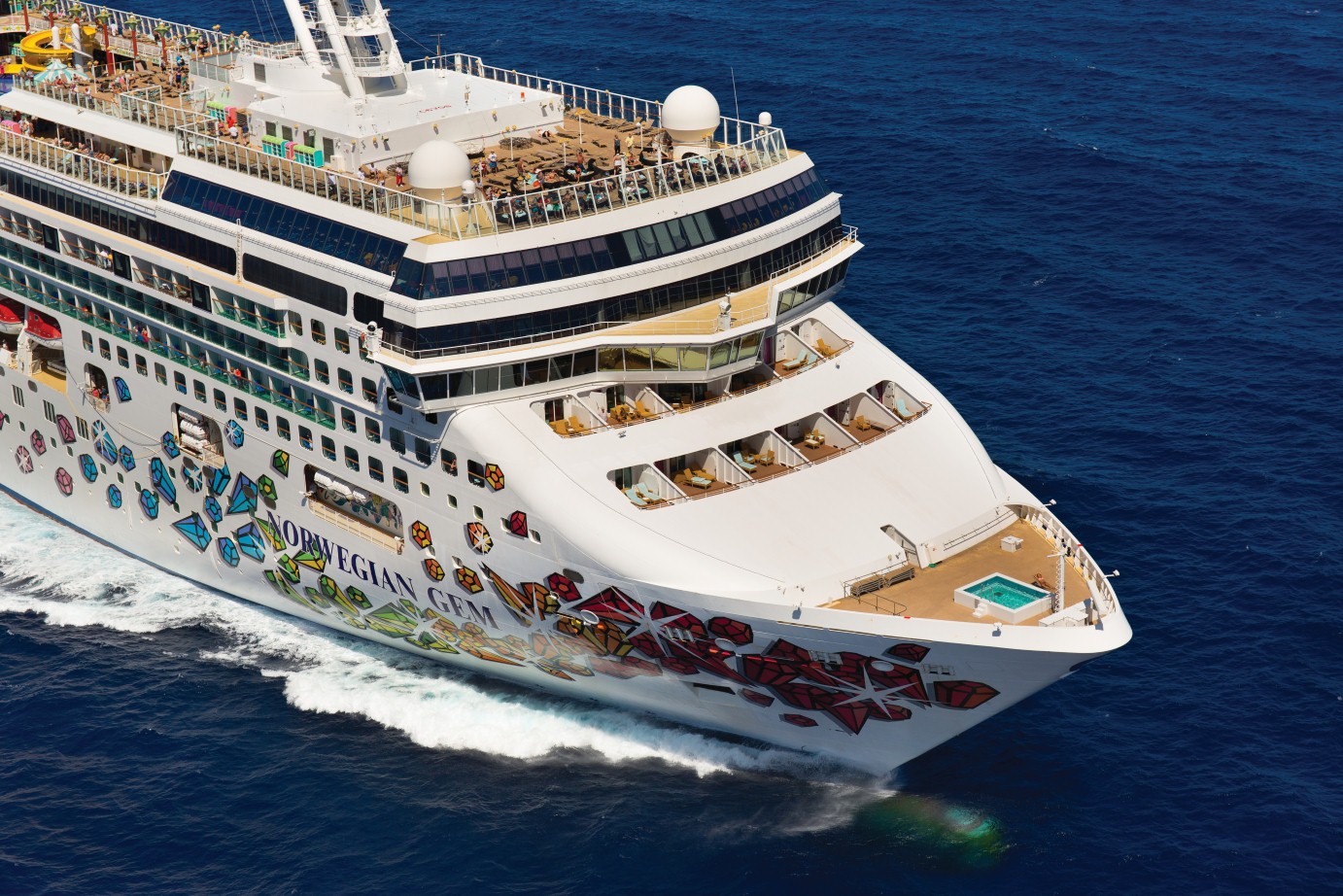 Disfrute del placer de navegar a bordo de un gran buque, el NORWEGIAN GEM, uno de los barcos de crucero más populares de los últimos tiempos... NORWEGIAN CRUISE LINE NCL CRUCEROS NUEVA YORK NEW YORK CRUISES NCL BAHAMAS CRUISES CARIBBEAN CRUISES NORWEGIAN CRUISE LINE CRUISES